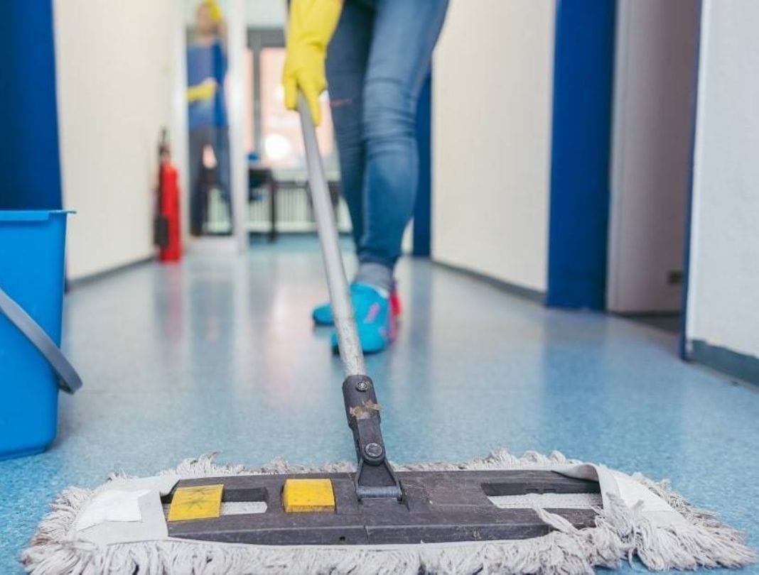 Industriële schoonmaakdiensten met hoge veiligheidsstandaarden door Premium Cleaning Service